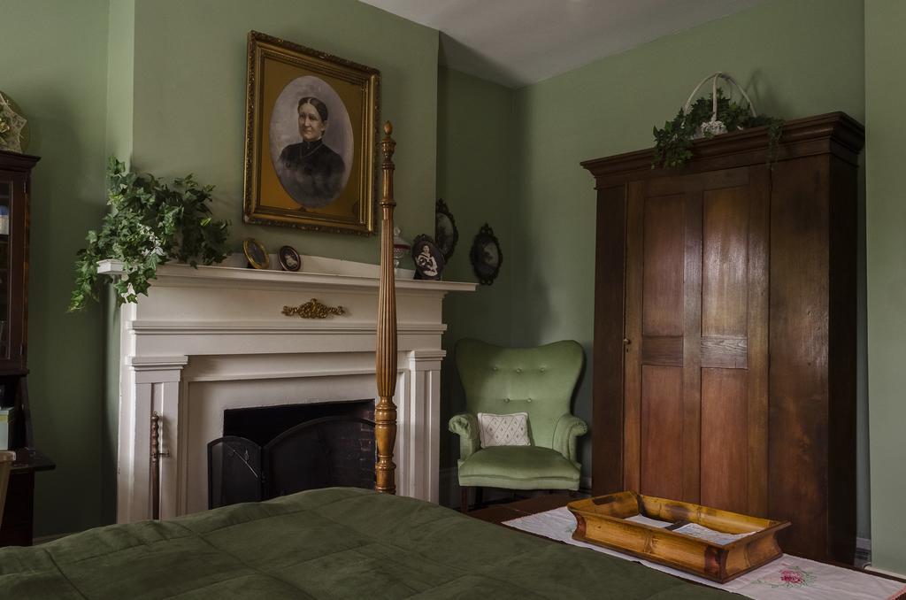 Munro House Bed And Breakfast Jonesville Δωμάτιο φωτογραφία
