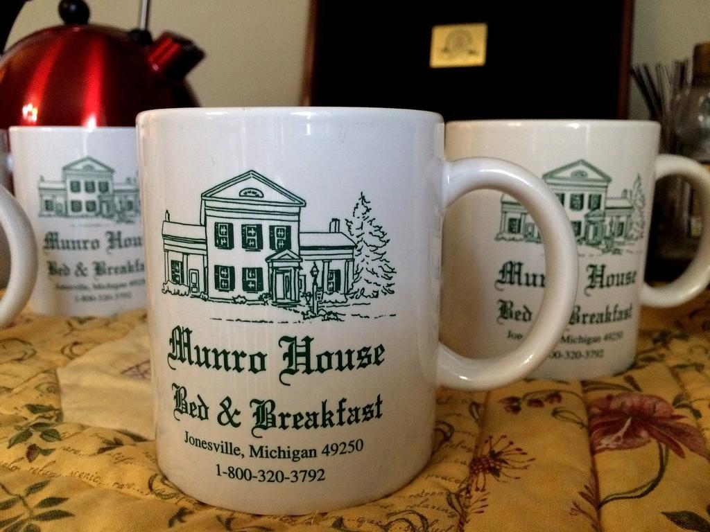 Munro House Bed And Breakfast Jonesville Εξωτερικό φωτογραφία