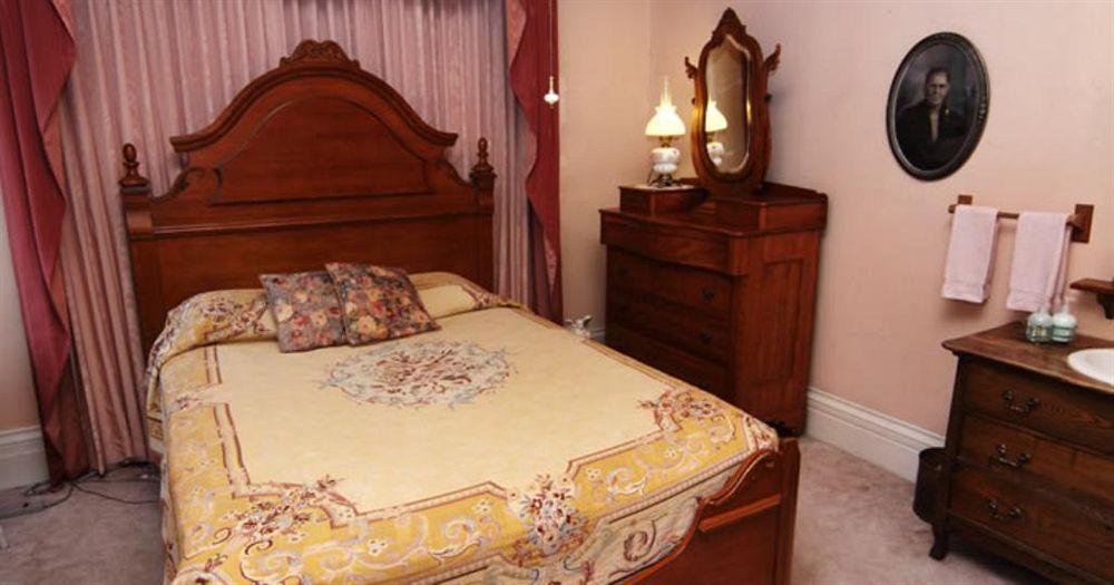 Munro House Bed And Breakfast Jonesville Εξωτερικό φωτογραφία
