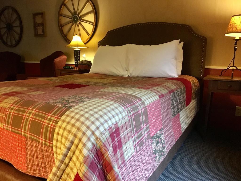 Munro House Bed And Breakfast Jonesville Εξωτερικό φωτογραφία