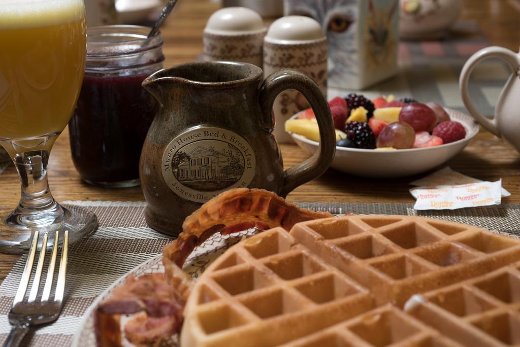 Munro House Bed And Breakfast Jonesville Εξωτερικό φωτογραφία