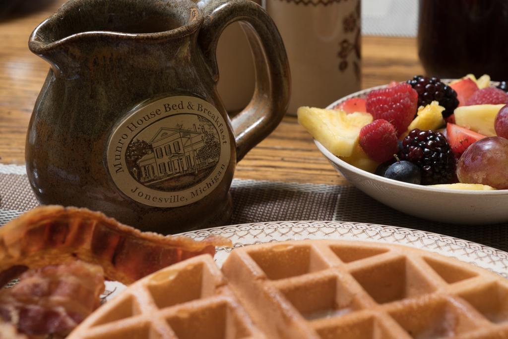 Munro House Bed And Breakfast Jonesville Εξωτερικό φωτογραφία