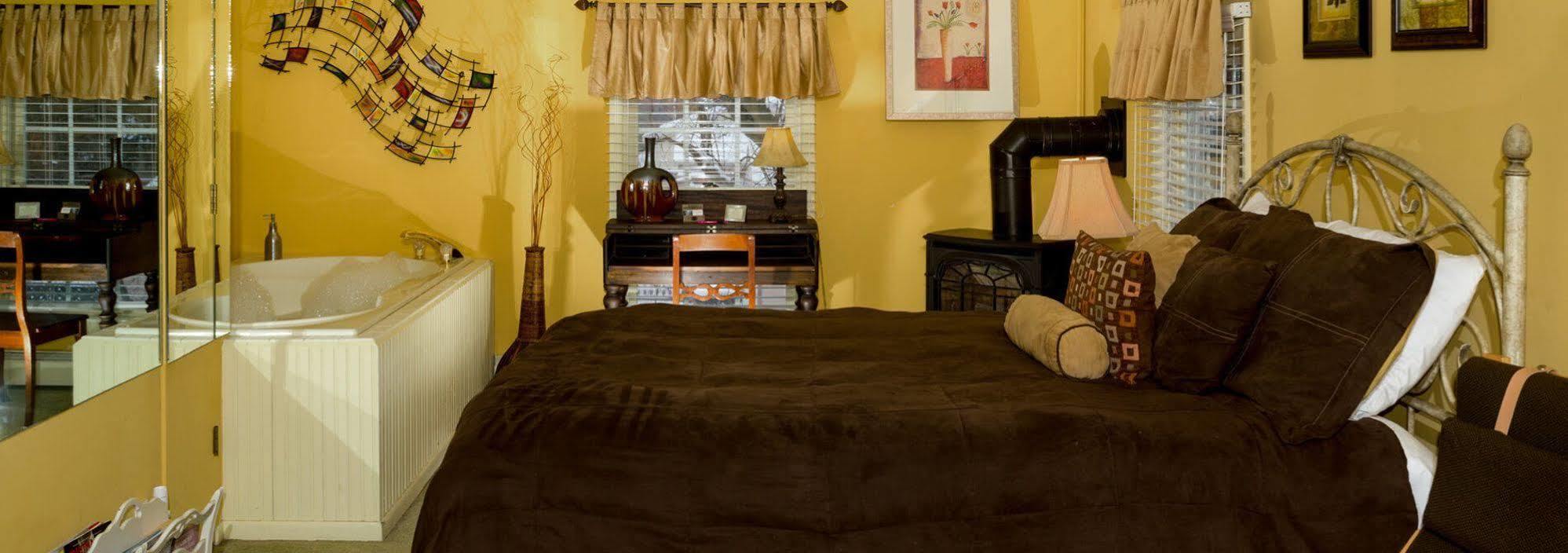 Munro House Bed And Breakfast Jonesville Εξωτερικό φωτογραφία
